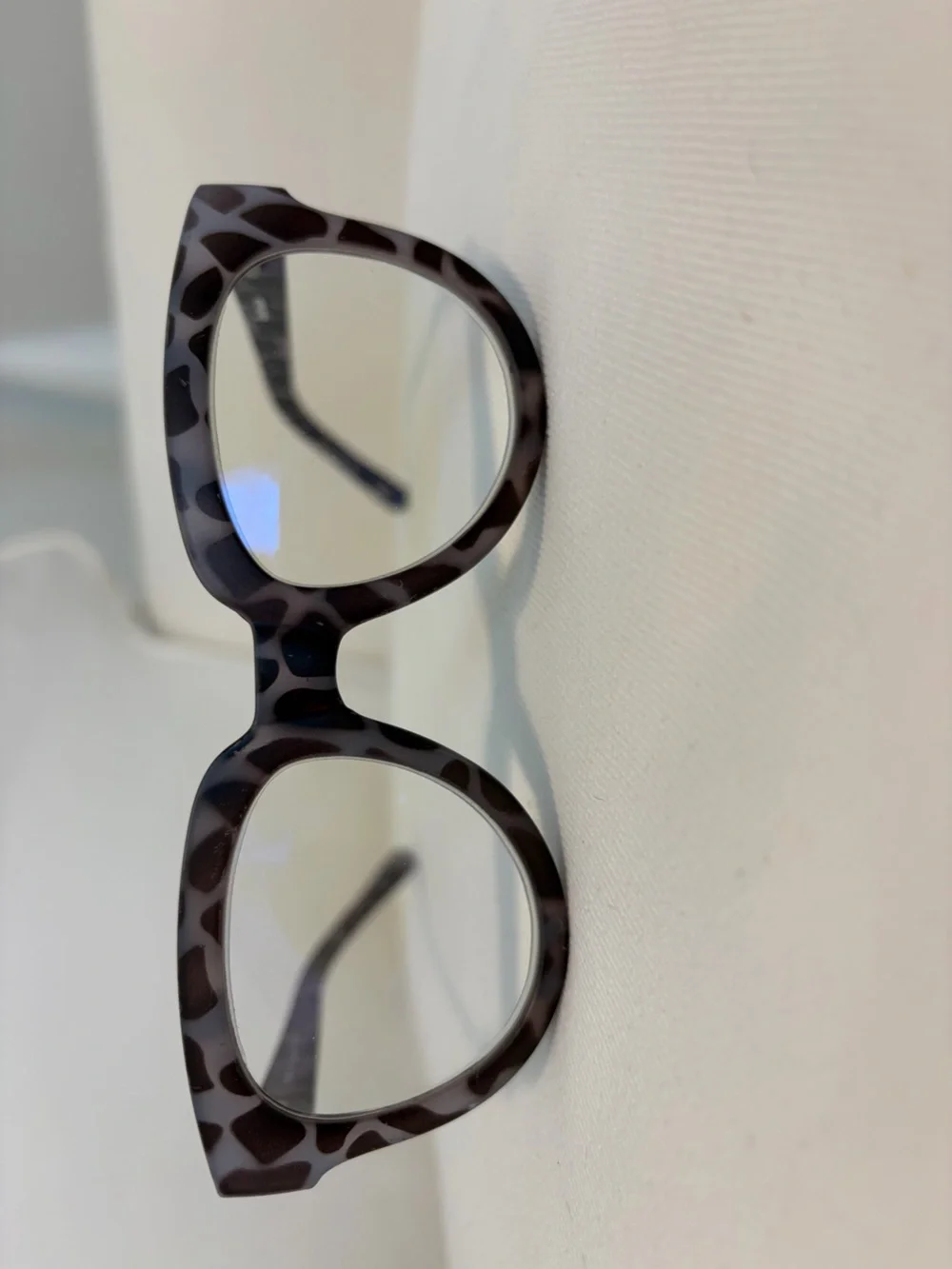 Women’s Round Blue Light Reading Glasses in Gray Tortoise